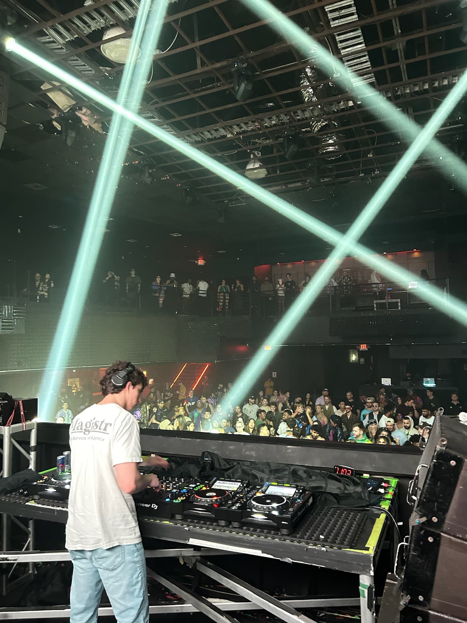 DJing a live set